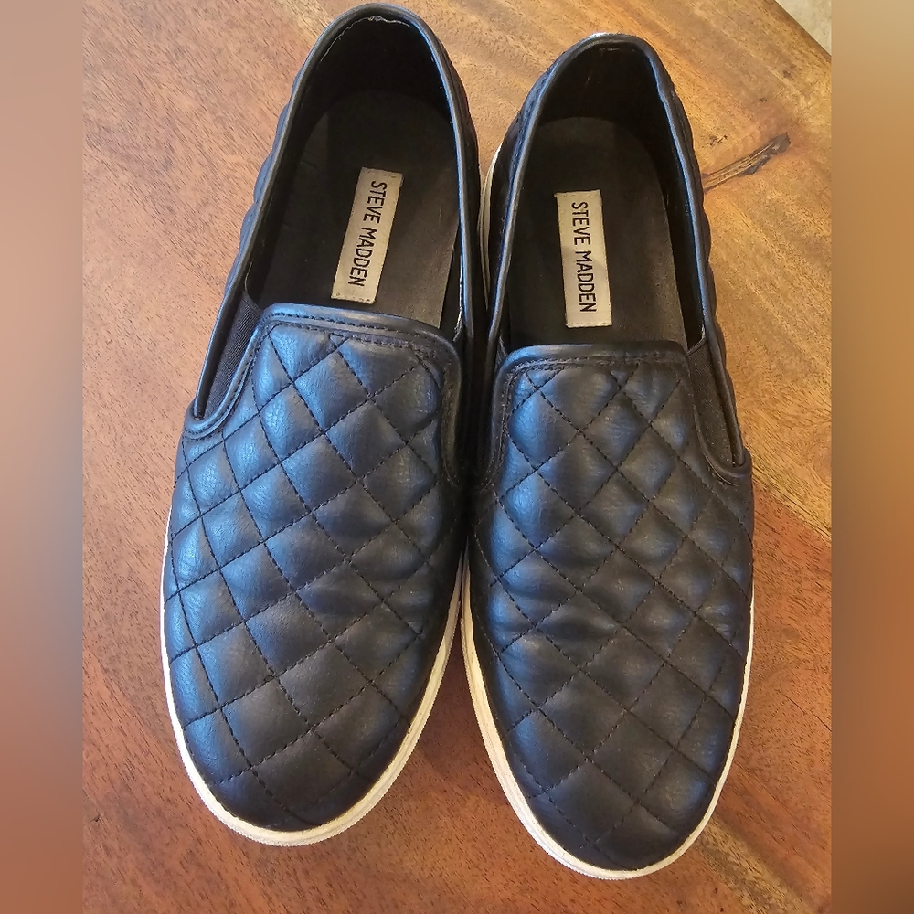 Steve Madden Ecentric-Q Black Quilted slip on sneakers. Size 8.5